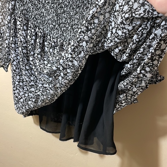 Torrid size 3 BLACK & WHITE FLORAL CHIFFON SMOCKED BABYDOLL BLOUSE - Picture 7 of 7